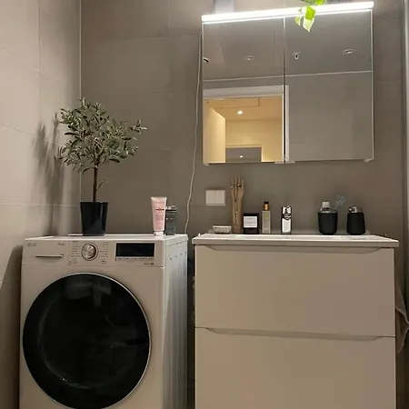 Modern Nearby Centrum Apartment *